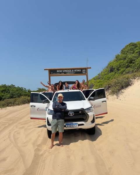 Clientes em cima da Hilux da Charme